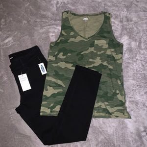 ✨Outfit! NWT black skinny jeans w/camo top.